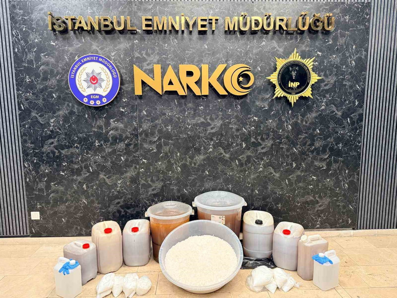 ŞİŞLİ’DE 239 KİLO 150 GRAM UYUŞTURUCU ELE GEÇİRİLDİ: 3 ŞÜPHELİ GÖZALTINDA