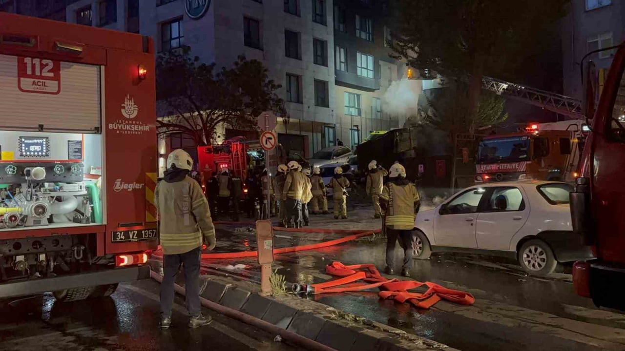 ŞİŞLİ’DE BULUNAN BİR İŞ YERİNDE YANGIN ÇIKTI: İŞ YERİ KULLANILAMAZ HALE GELDİ