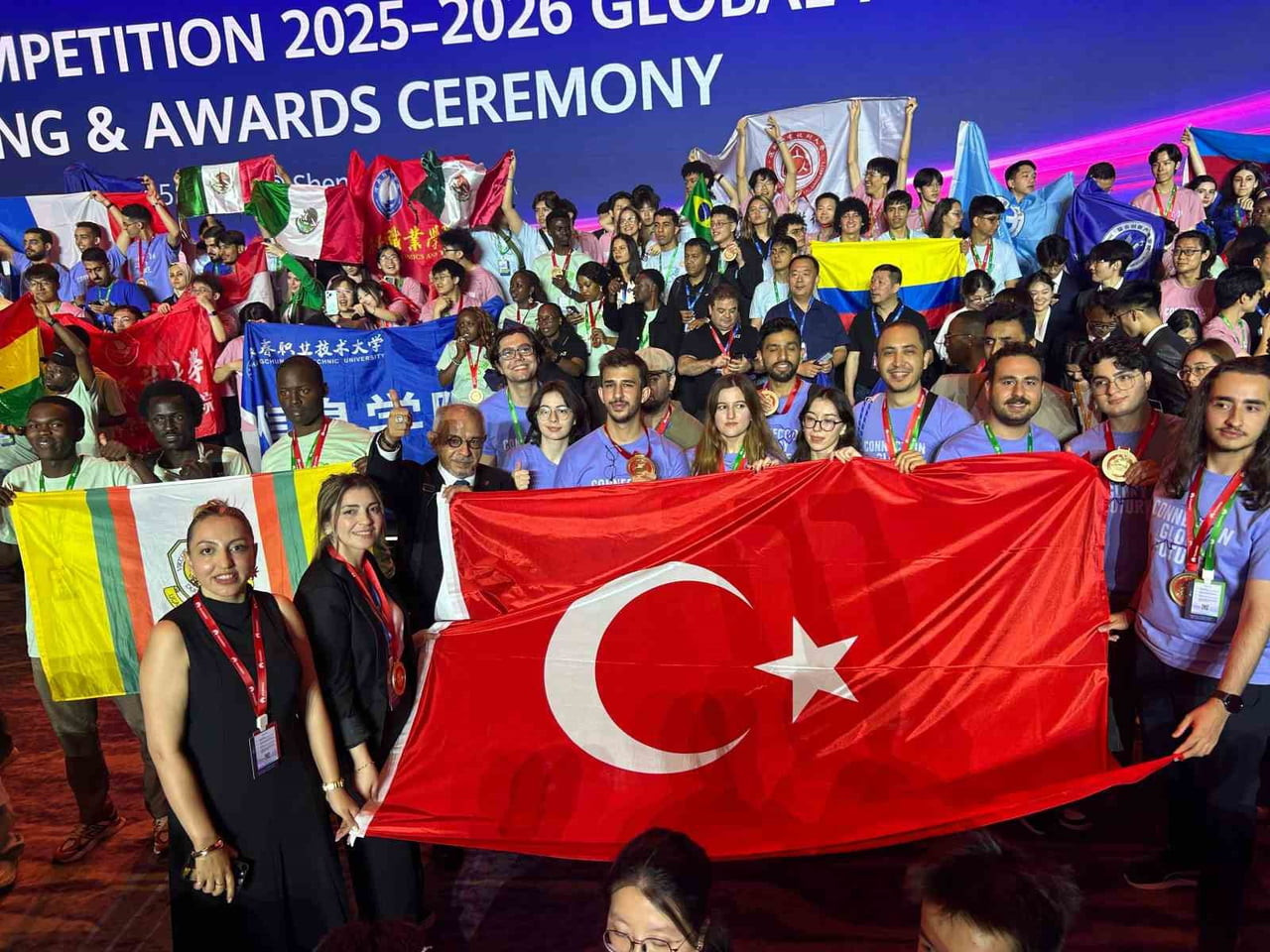 SİVAS BİLİM VE TEKNOLOJİ ÜNİVERSİTESİ (SBTÜ) ÖĞRENCİLERİNDEN OLUŞAN TAKIM, ÇİN'DE DÜZENLENEN...