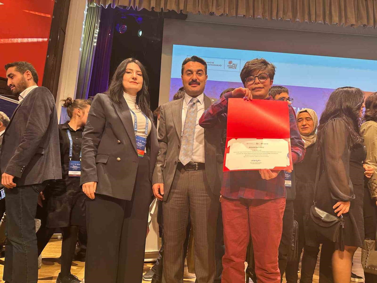 SİVAS CUMHURİYET ÜNİVERSİTESİ VAKFI OKULLARI ÖĞRENCİSİ, ORTAOKUL ÖĞRENCİLERİ ARAŞTIRMA PROJELERİ...