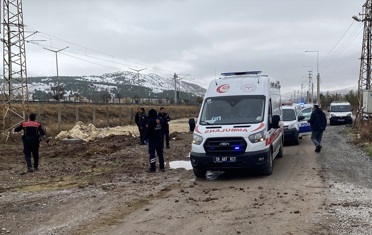 Sivas'ta 14 Kasım'dan bu yana kayıp olarak aranan 80 yaşındaki Medet Uzun ölü bulundu.