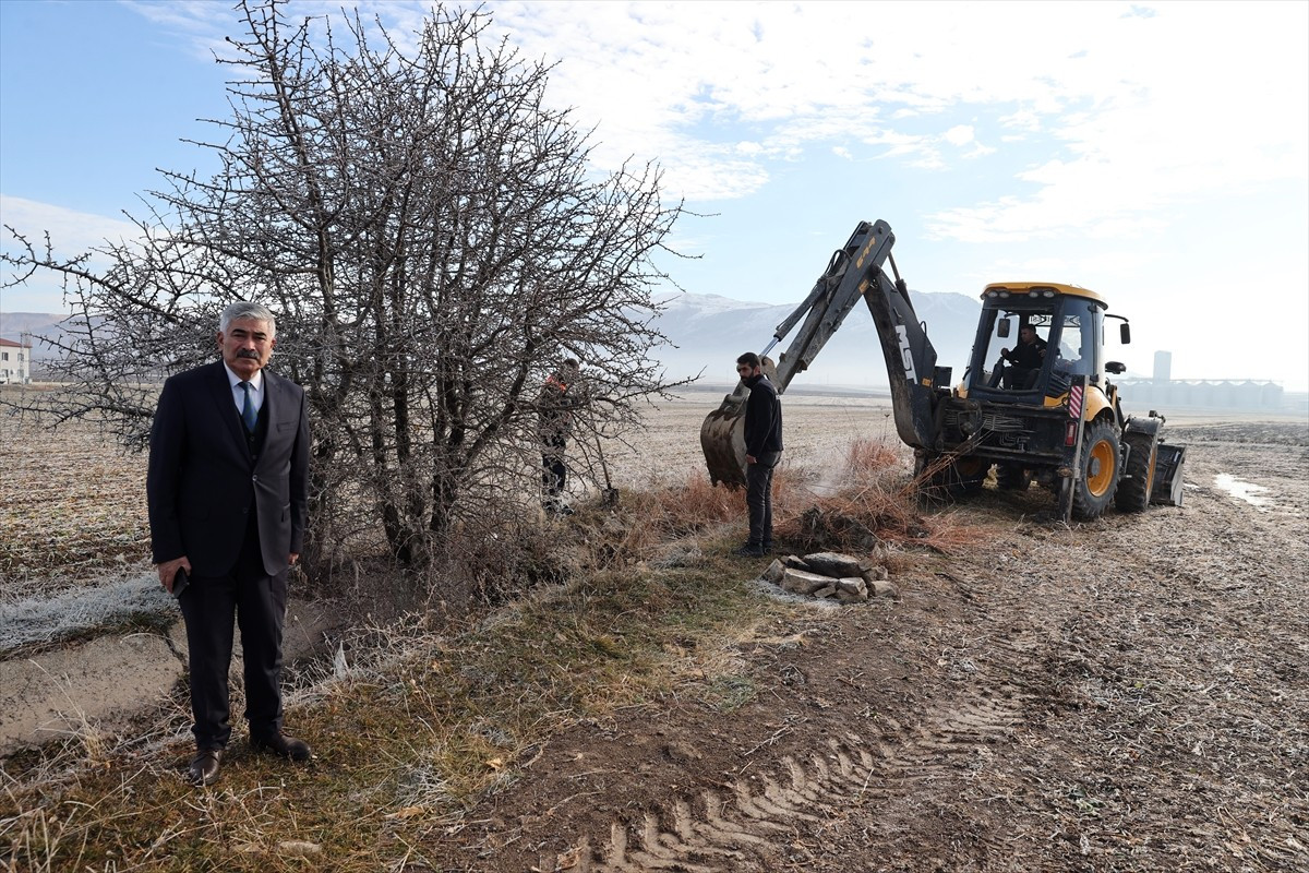 Sivas'ta 2016 yılında "Ulusal Öneme Haiz Sulak Alan" olarak tescil edilen ve su seviyesinin...