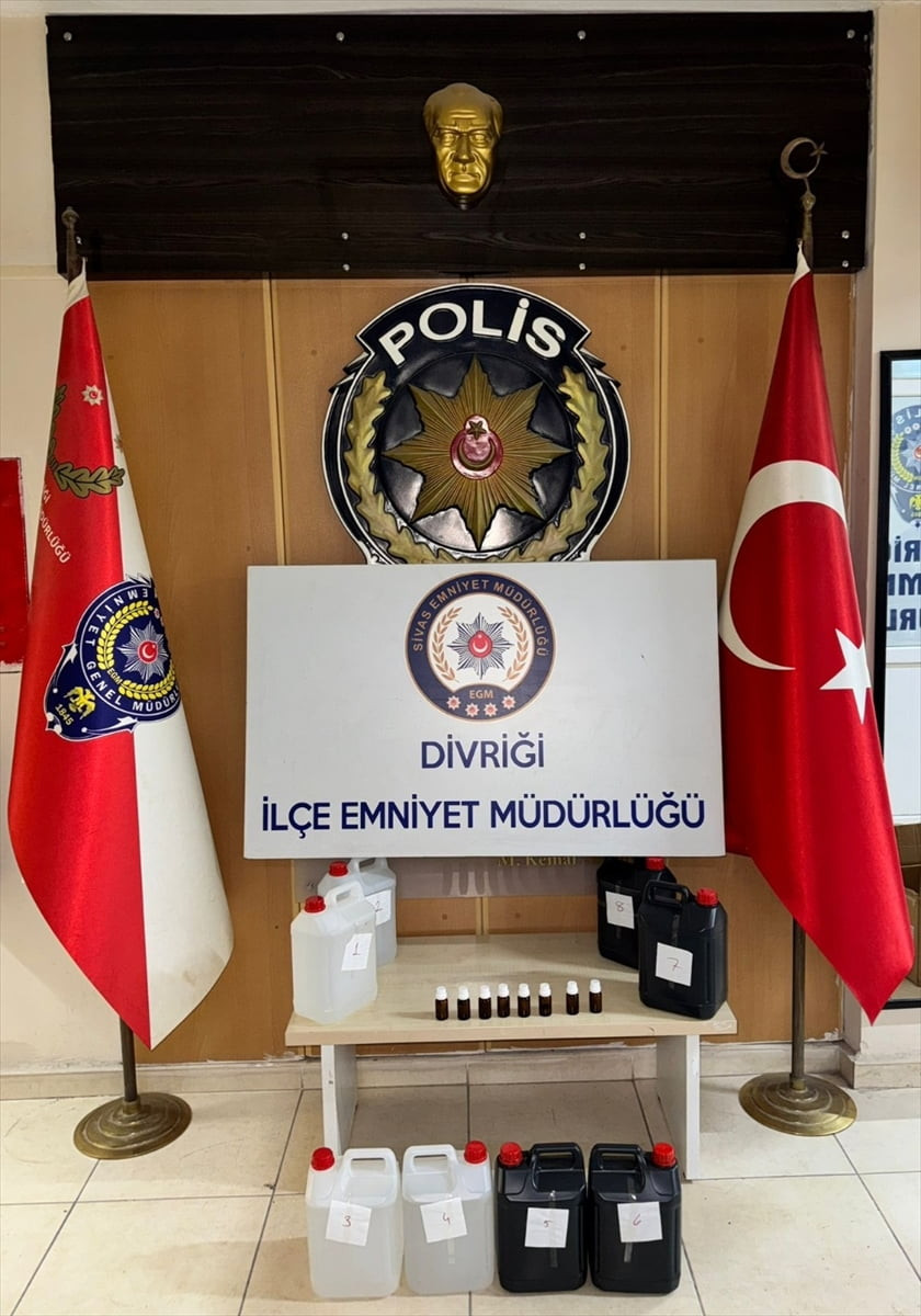 Sivas'ta 40 litre kaçak etil alkol, 8 alkol yapım kiti ele geçirildi. 1 şüpheli gözaltına...