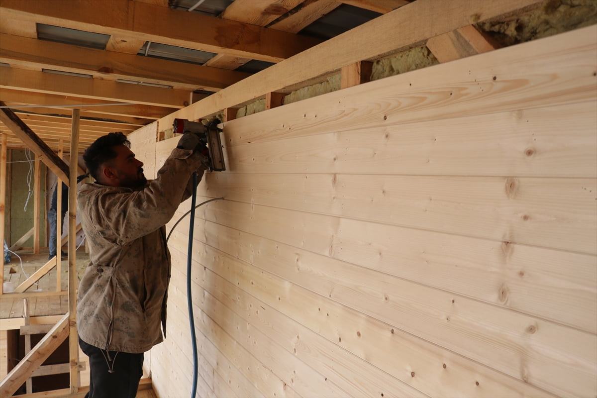 Sivas'ta iki kardeş, Organize Sanayi Bölgesi'ndeki (OSB) fabrikalarında talebe göre özel...