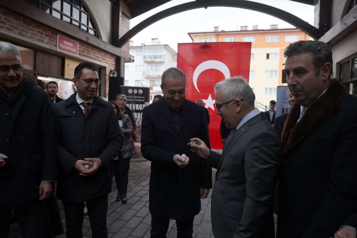 Sivas'ta Nevruz Bayramı etkinliklerle kutlandı. Sivas Valisi Yılmaz Şimşek (sağ 2) ve Belediye...