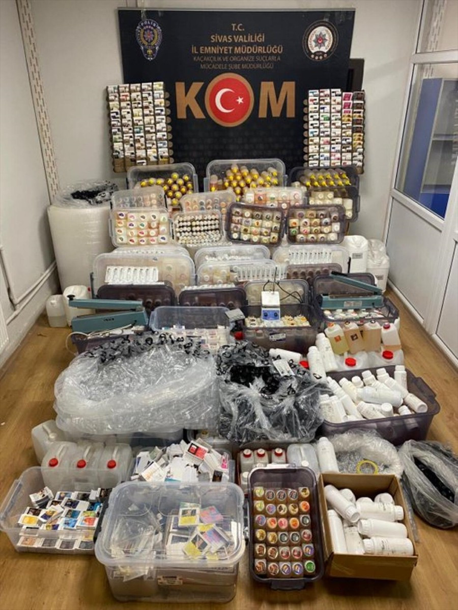 Sivas'ta polis ekiplerince gerçekleştirilen kaçakçılık operasyonunda 1 şüpheli gözaltına alındı....