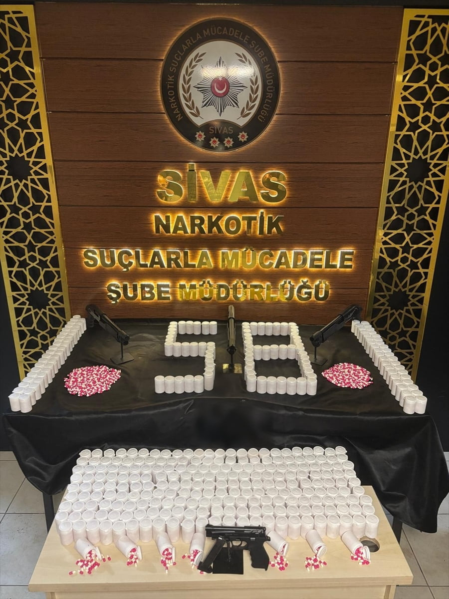 Sivas'ta uyuşturucu operasyonunda gözaltına alınan 9 şüpheliden 7'si tutuklandı. Operasyon...