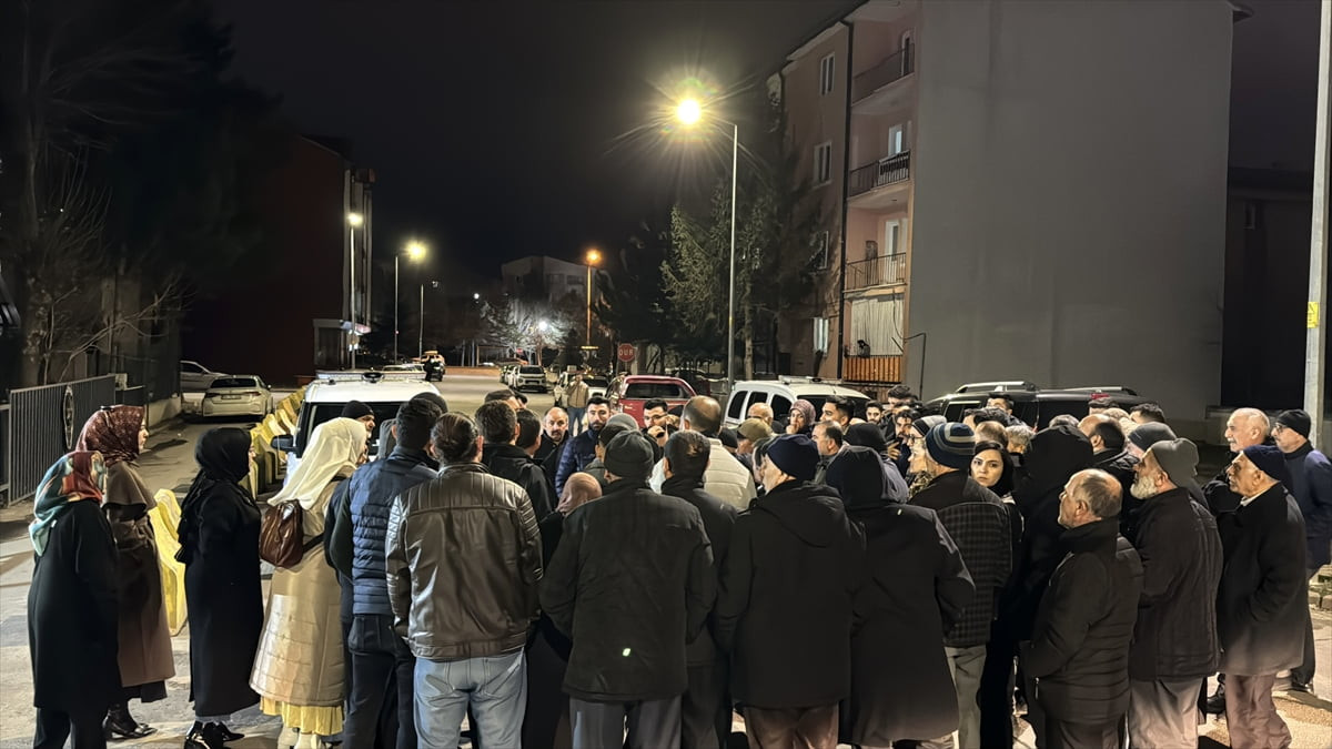 Sivas'ta yaşayan 125 kişi, umreye götürülme vaadiyle dolandırıldıkları iddiasıyla polise...