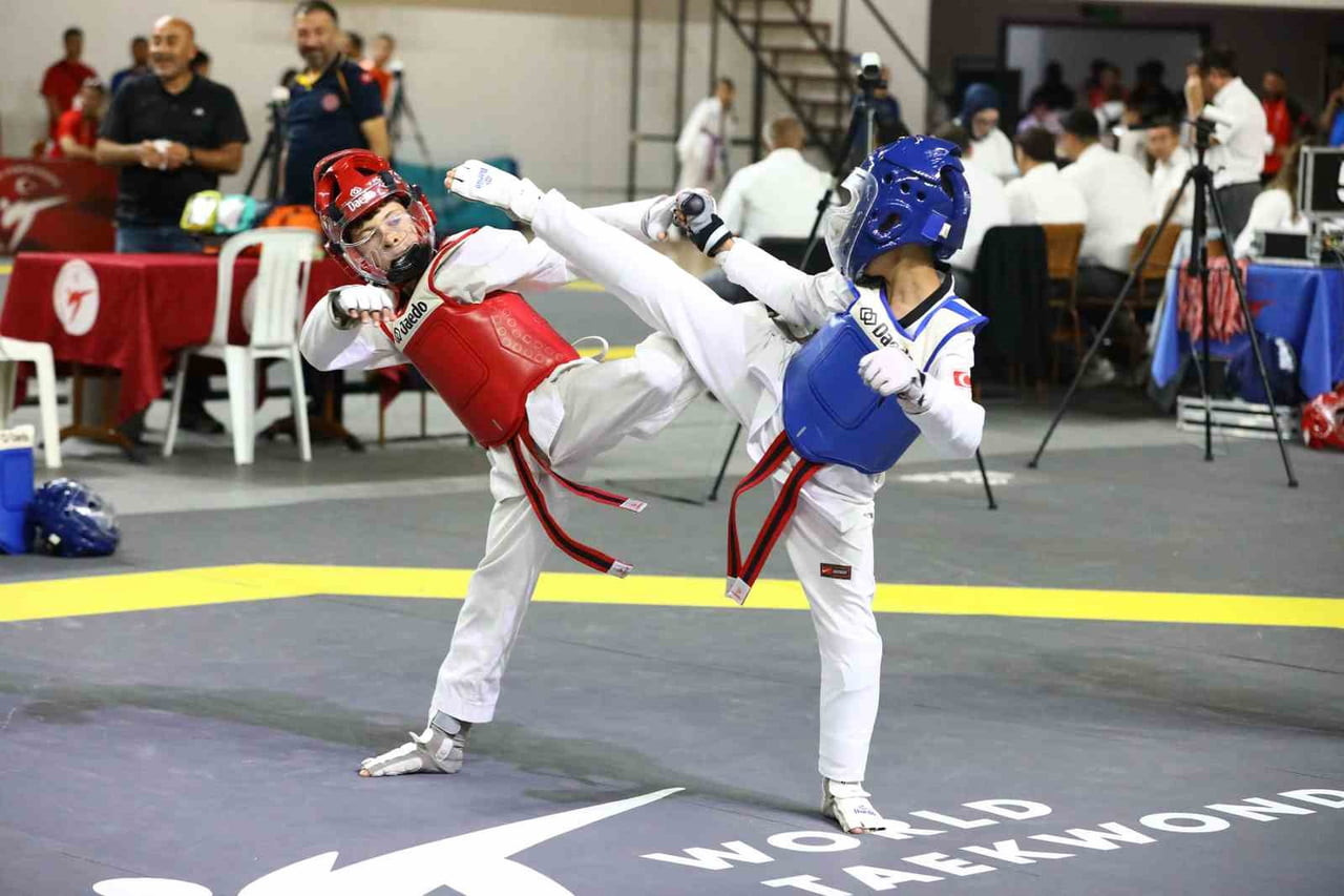 SİVAS’IN EV SAHİPLİĞİNDE BAŞLAYAN MÜCAHİT YANCI DOĞU GRUBU TAEKWONDO ŞAMPİYONASI'NDA 40 İLDEN...
