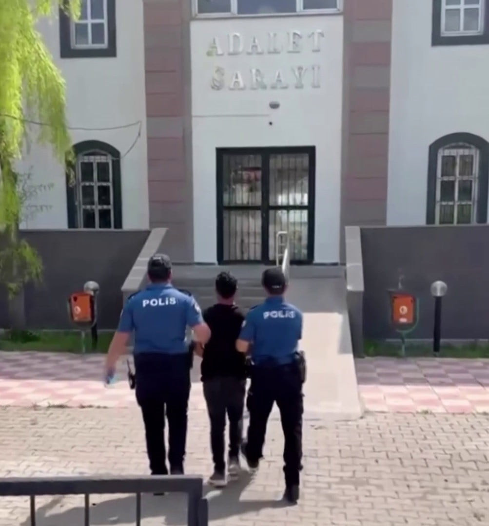 SİVAS’IN GEMEREK İLÇESİNDE HAKKINDA HIRSIZLIK SUÇUNDAN KESİNLEŞMİŞ HAPİS CEZASI BULUNAN ŞAHIS...