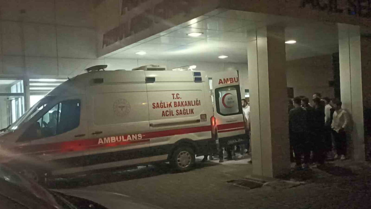 SİVAS’IN GÜRÜN İLÇESİNDE ÇIKAN TARTIŞMA SİLAHLI KAVGAYA DÖNÜŞTÜ. TABANCAYLA VURULAN 1 KİŞİ AĞIR...