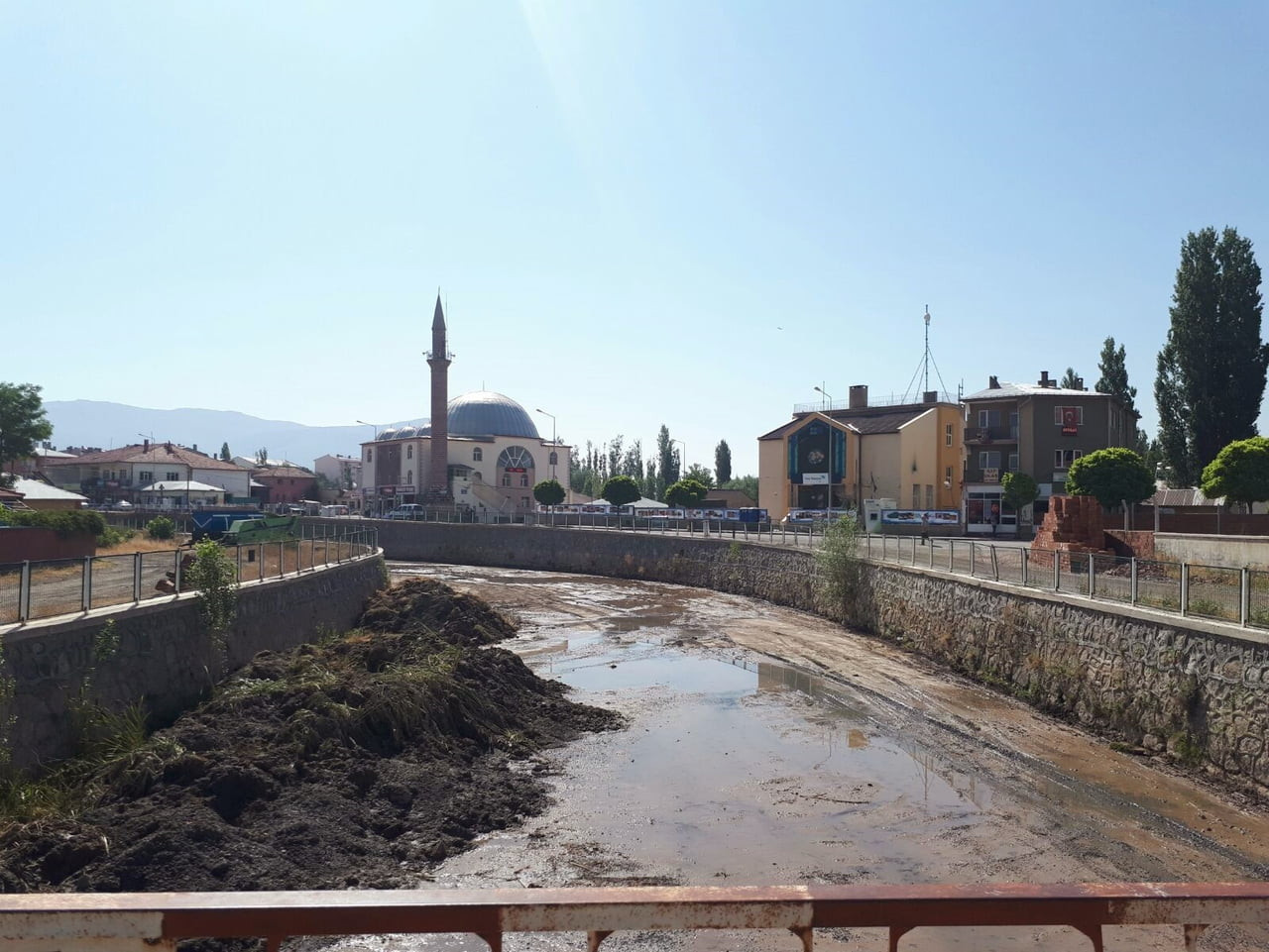 SİVAS’IN ULAŞ İLÇESİNE 5 KİLOMETRE UZAKLIKTA YER ALAN TECER DAĞI’NDAN DOĞAN TECER IRMAĞI, BİR...