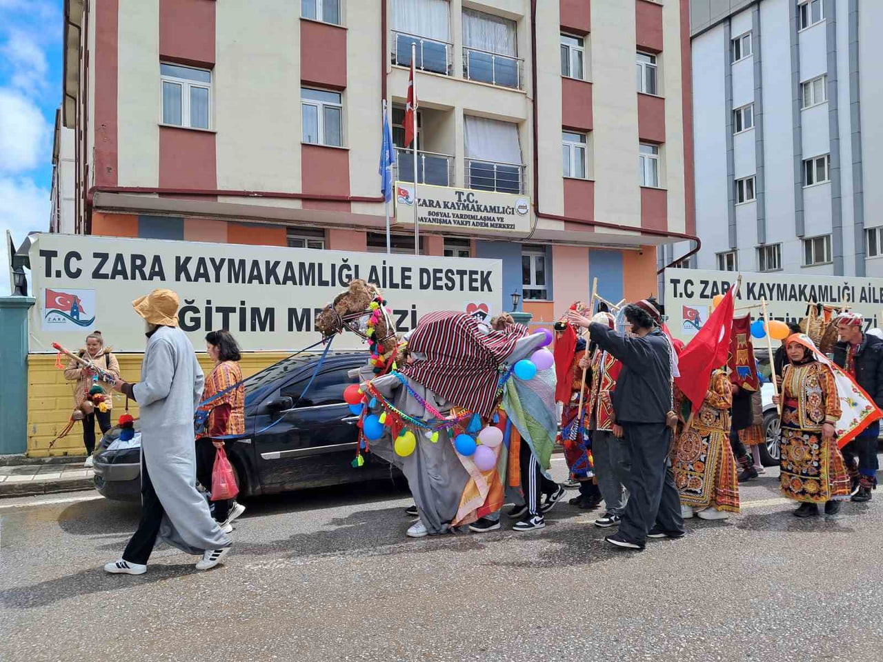 SİVAS’IN ZARA İLÇESİNDE HIDIRELLEZ ŞENLİKLERİ KAPSAMINDA ‘SAYA GEZMESİ’ GELENEĞİ YENİDEN...