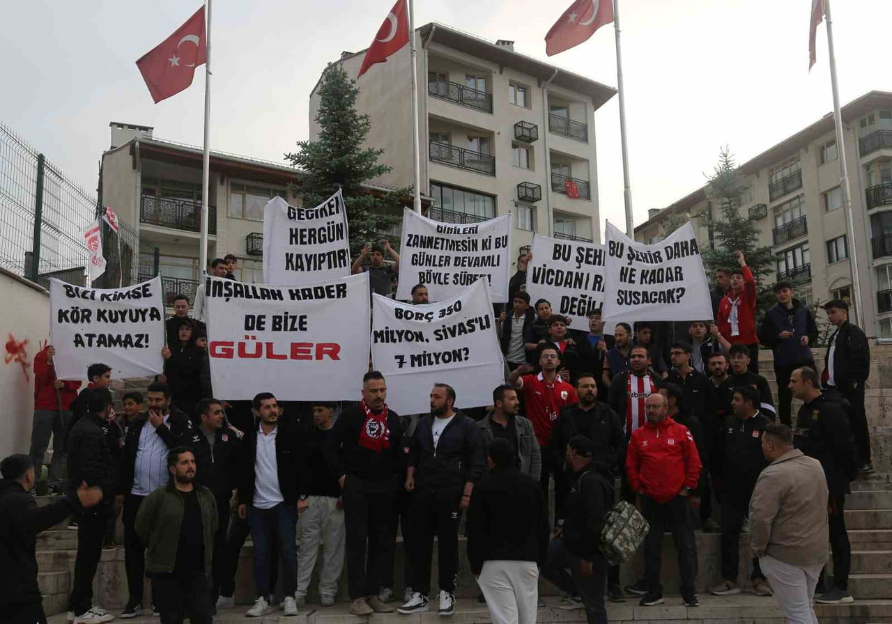SİVASSPOR’UN GELECEĞİNE İLİŞKİN YAŞANAN BELİRSİZLİKLER NEDENİYLE ELLİ SEKİZ TARAFTARLAR DERNEĞİ...