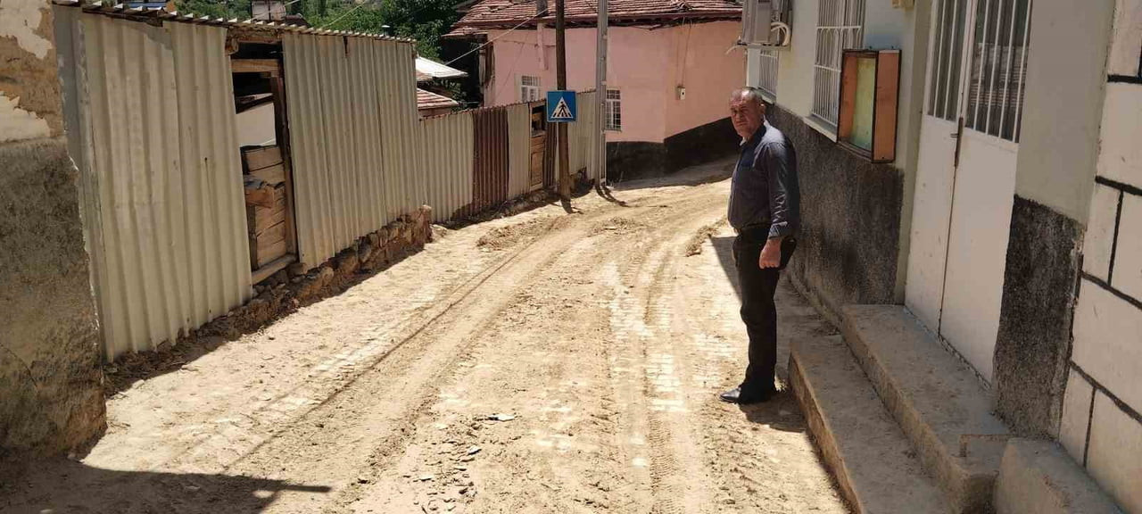 SİVAS’TA ETKİLİ OLAN KUVVETLİ YAĞMUR DİVRİĞİ İLÇESİNDE SELE NEDEN OLDU. SEL SULARI NEDENİYLE KÖYÜN...