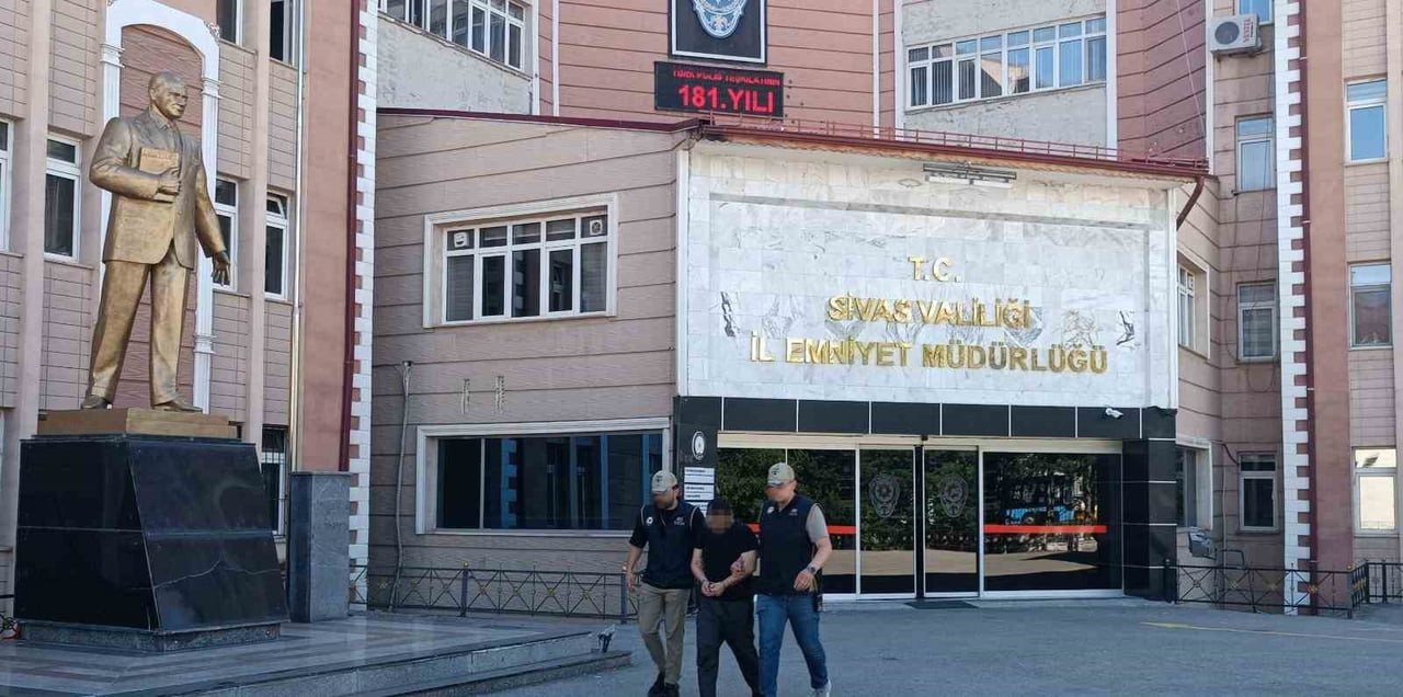 SİVAS’TA HAKKINDA FETÖ/PDY SİLAHLI TERÖR ÖRGÜTÜNE ÜYE OLMA SUÇUNDAN 6 YIL 3 AY KESİNLEŞMİŞ HAPİS...