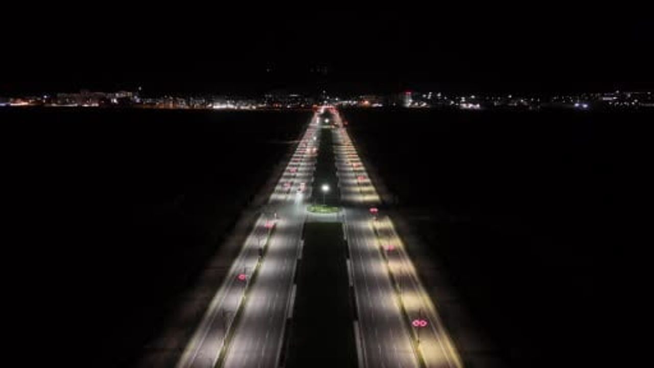 Sivas’ta Işıltılı Bulvar: Havalimanı Estetiği