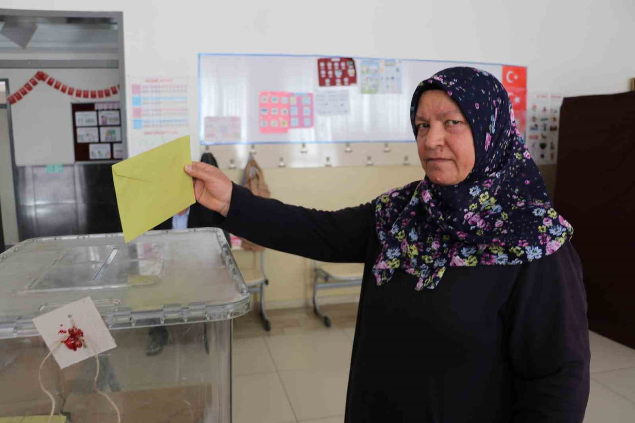 SİVAS’TA MAHALLİ İDARELER ARA SEÇİMİ KAPSAMINDA, GEÇTİĞİMİZ YIL KALP KRİZİ SONUCU HAYATINI...