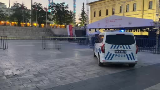 Sivas’ta sahipsiz bebek çantası ekipleri harekete geçirdi, patlatılan çantanın içinden bebek bezi...