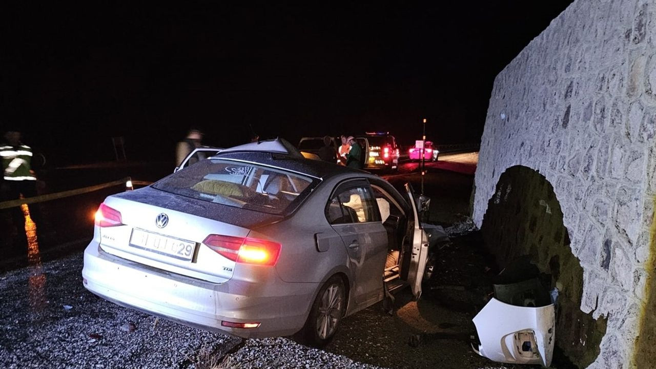 Sivas'ta Trafik Kazası: 1 Ölü, 2 Yaralı