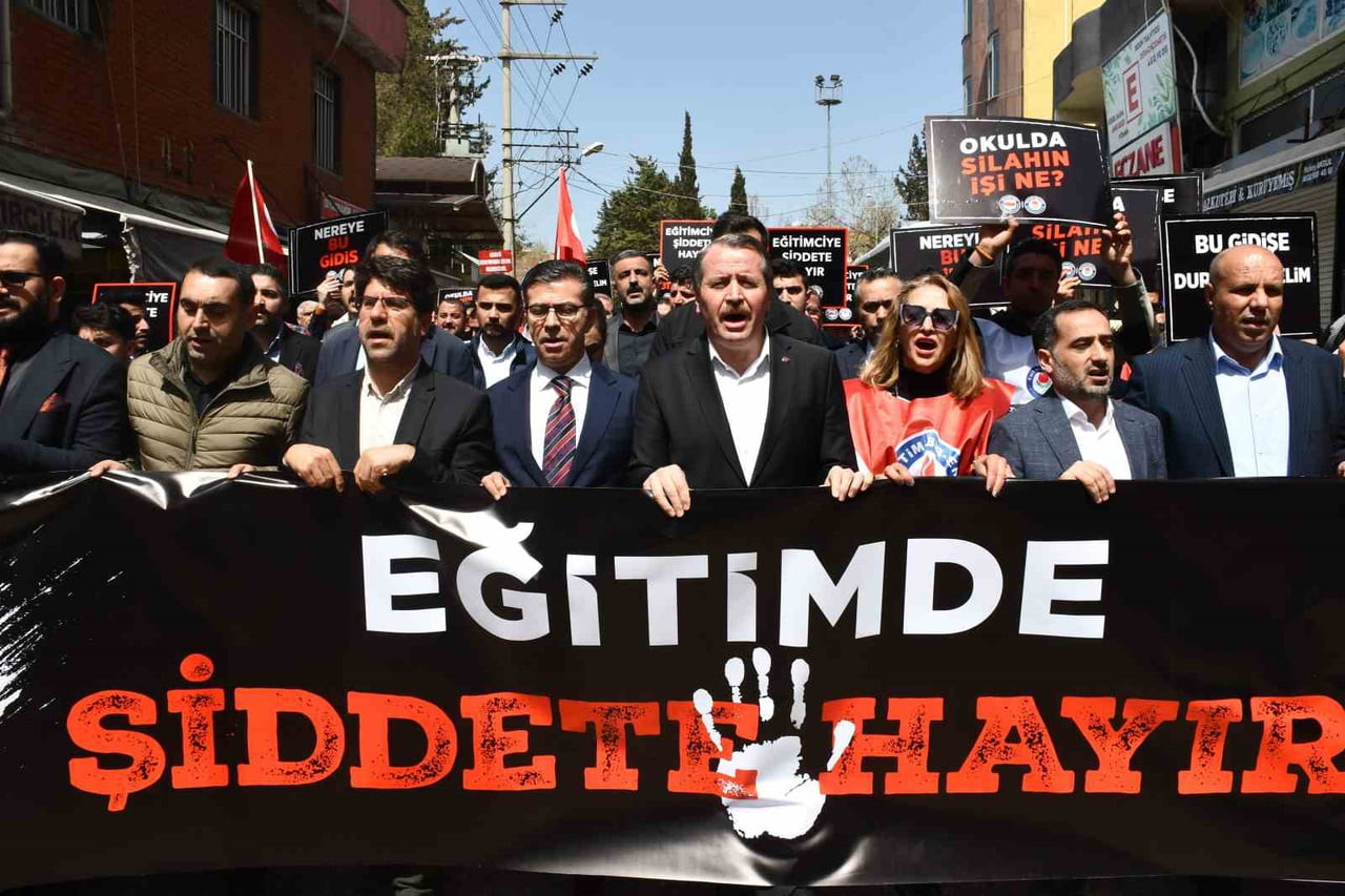 SİVEREK’TE OKUL SALDIRISINA TEPKİ: YÜRÜYÜŞ VE BASIN AÇIKLAMASIYLA KINANDI