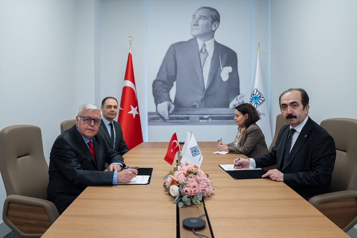 Siyaset bilimci Prof. Dr. Hikmet Özdemir, 50 yıllık akademik birikimi ve tarih araştırmalarıyla...