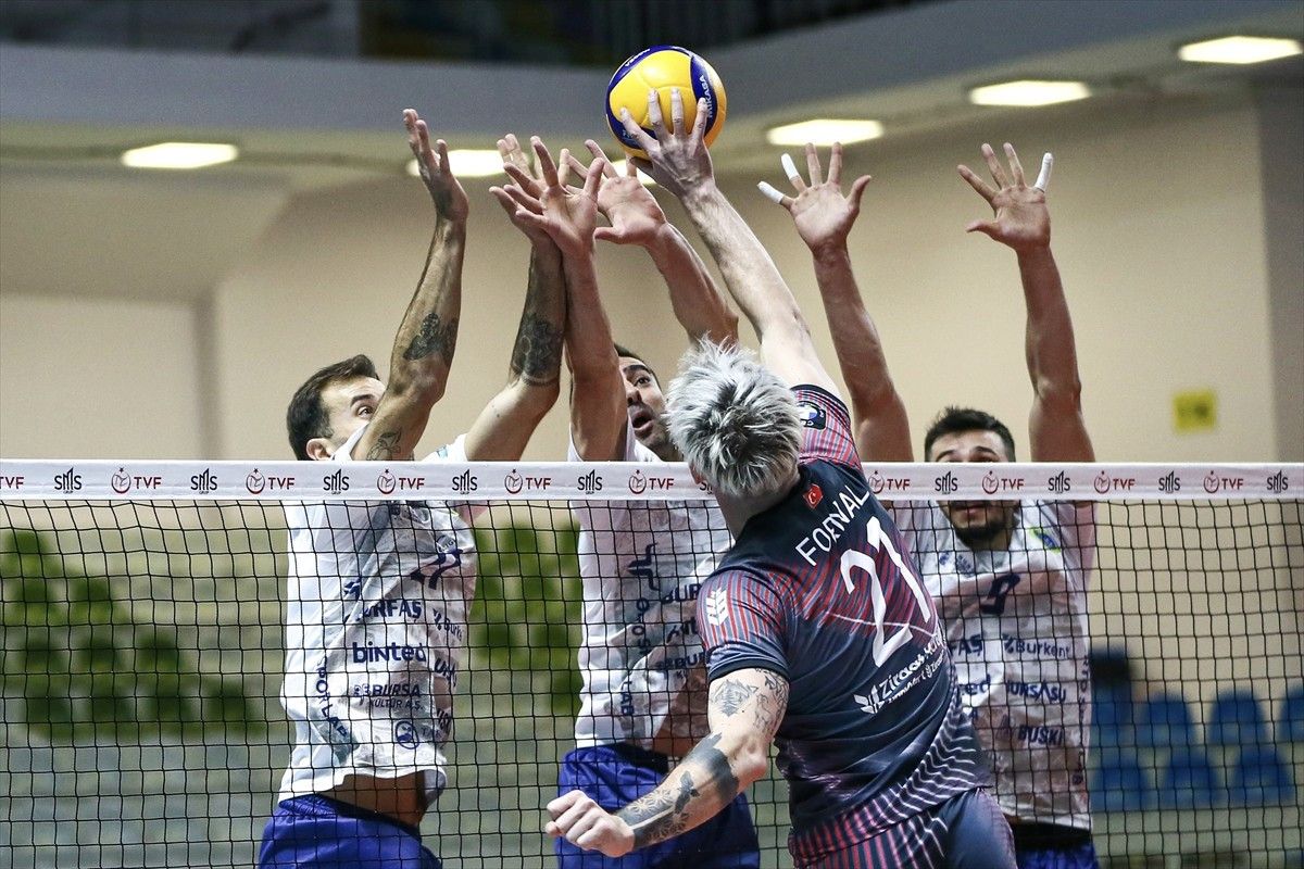 SMS Grup Efeler Ligi'nin 3. haftasında Bursa Büyükşehir Belediyespor ve Ziraat Bankkart takımları...