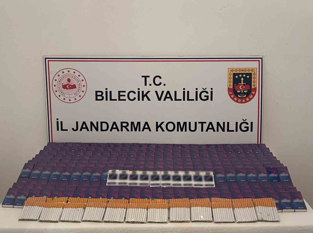 SÖĞÜT İLÇESİNDE DÜZENLENEN OPERASYONDA JANDARMA TARAFINDAN 9 BİN 900 ADET DOLDURULMUŞ MAKARON ELE...