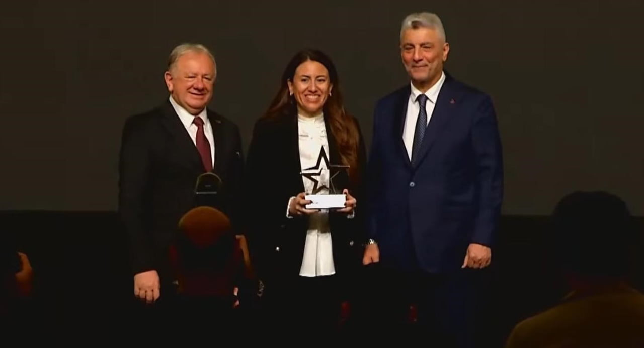 (SOLDAN SAĞA) ADİL PELİSTER, İPEK SEVİYE GENÇER YAĞCI VE TİCARET BAKANI ÖMER BOLAT