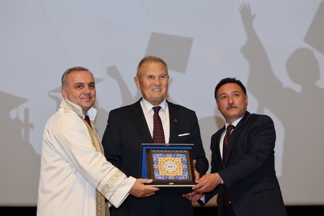 (SOLDAN SAĞA) ERÜ REKTÖRÜ PROF. DR. FATİH ALTUN, ARTAŞ HOLDİNG YÖNETİM KURULU BAŞKANI SÜLEYMAN...
