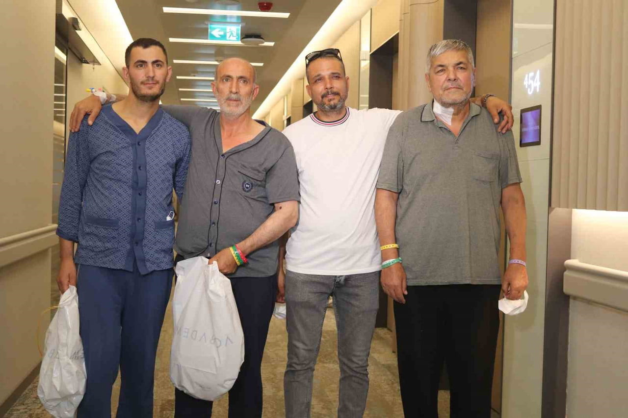 (SOLDAN SAĞA) HIYASETTİN GÖK İLE OĞLU SEDAT GÖK - DAMAT İBRAHİM GÜN VE KAYINPEDERİ METİN...