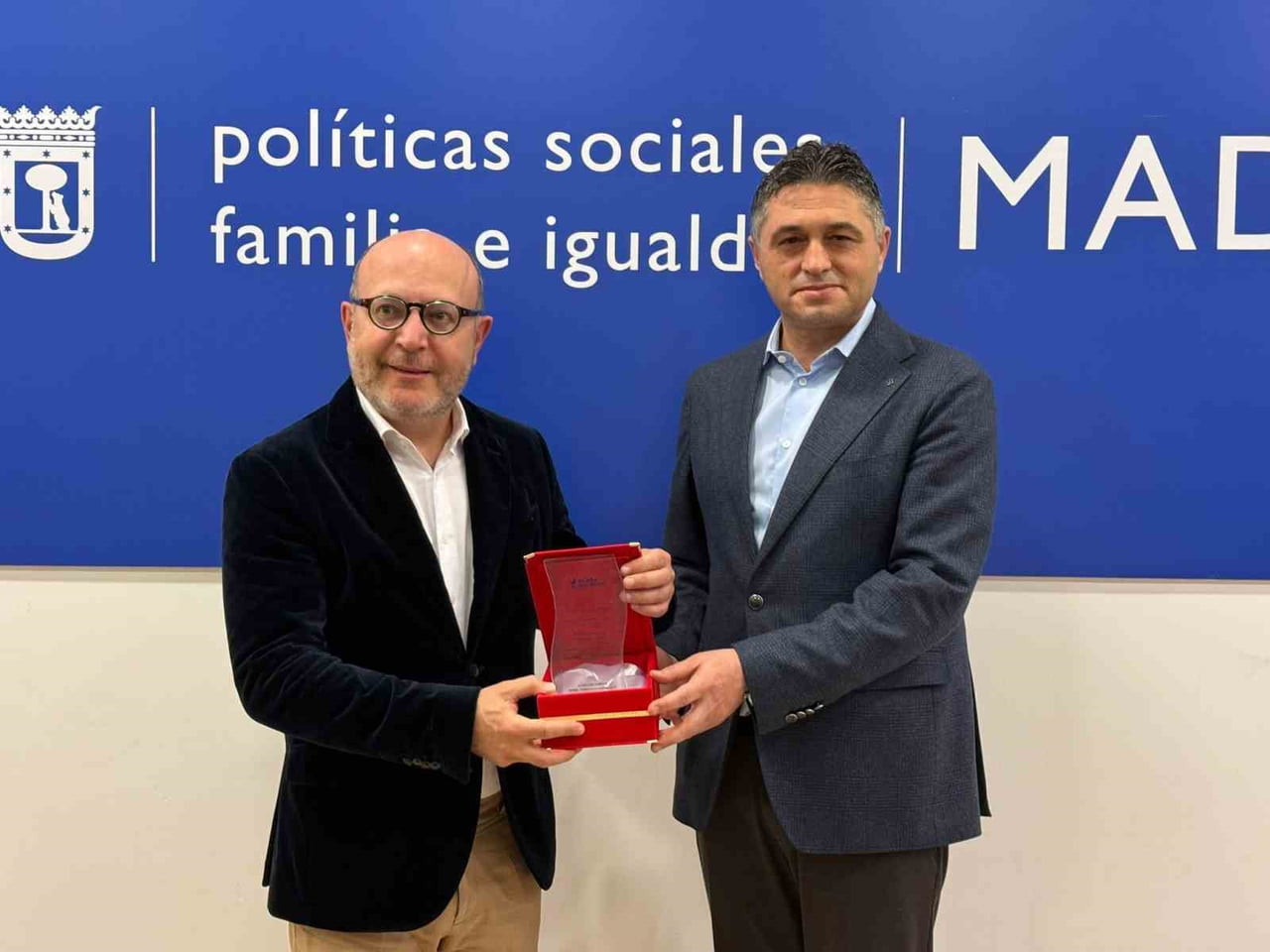 (SOLDAN SAĞA) MADRİD BELEDİYESİ SOSYAL POLİTİKALAR, AİLE VE EŞİTLİK DELEGESİ JOSE FERNANDEZ...