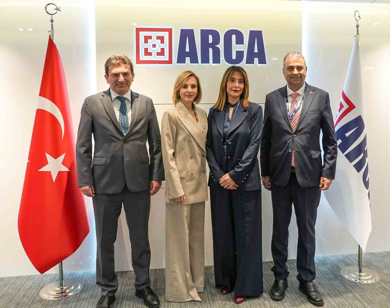 (SOLDAN SAĞA) OYAK GENEL MÜDÜRÜ MURAT YALÇINTAŞ, ARCA SAVUNMA GENEL MÜDÜRÜ İLKNUR DUTAK PAMİR...