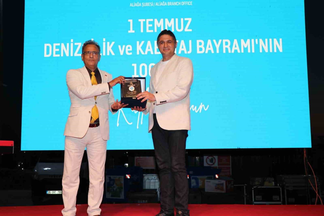 (SOLDAN SAĞA) SAKRAN CEZAEVİ SAVCISI MURAT KAYAN ÇİÇEK,ALİAĞA BELEDİYE BAŞKANI SERKAN AACAR