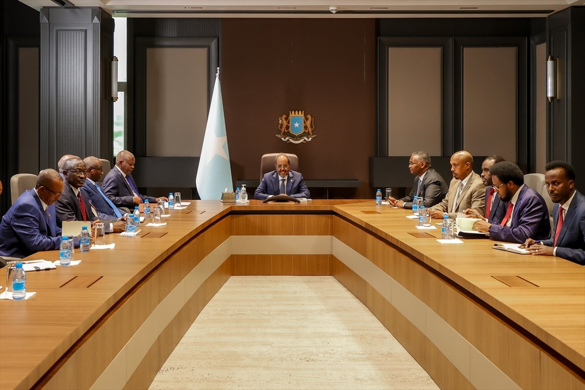 Somali Cumhurbaşkanı Hasan Şeyh Mahmud, Sudan İstihbarat Teşkilatı Başkanı Ahmed İbrahim...