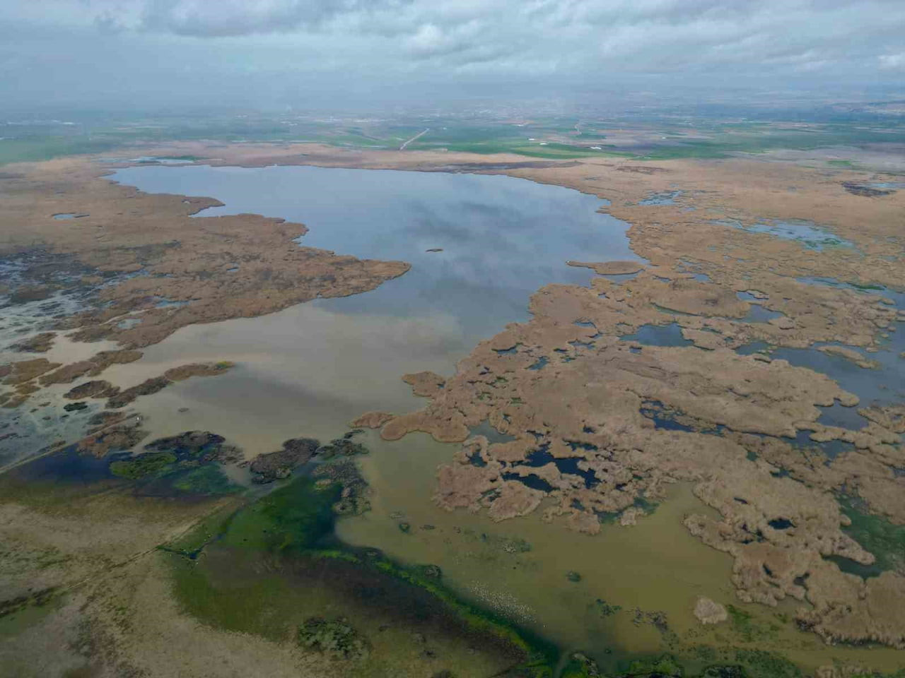 SON YILLARDA SIKLIKLA KURAKLIKLA GÜNDEME GELEN EBER GÖLÜ'NDE SON YAŞANAN YAĞIŞLARLA BİRLİKTE SU...