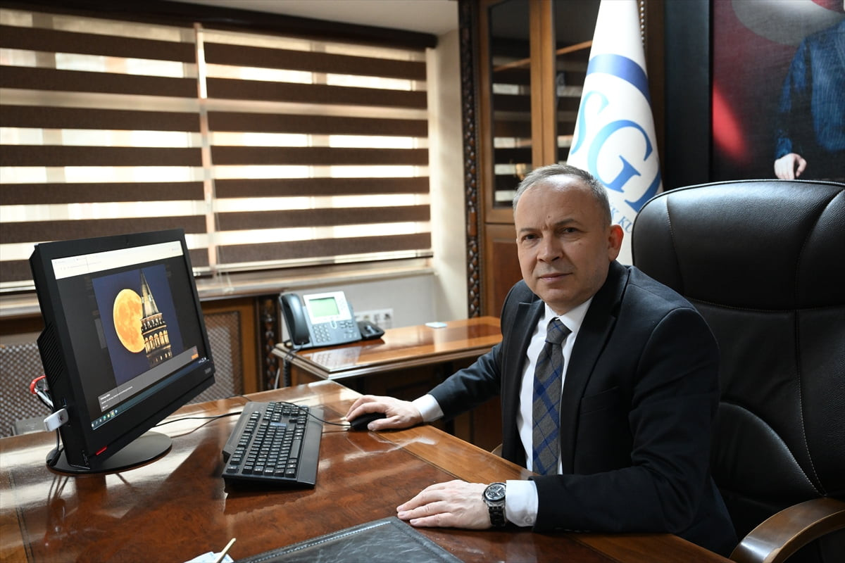 Sosyal Güvenlik Kurumu (SGK) Edirne İl Müdürü Süleyman Lale, Anadolu Ajansının (AA) gözünden...