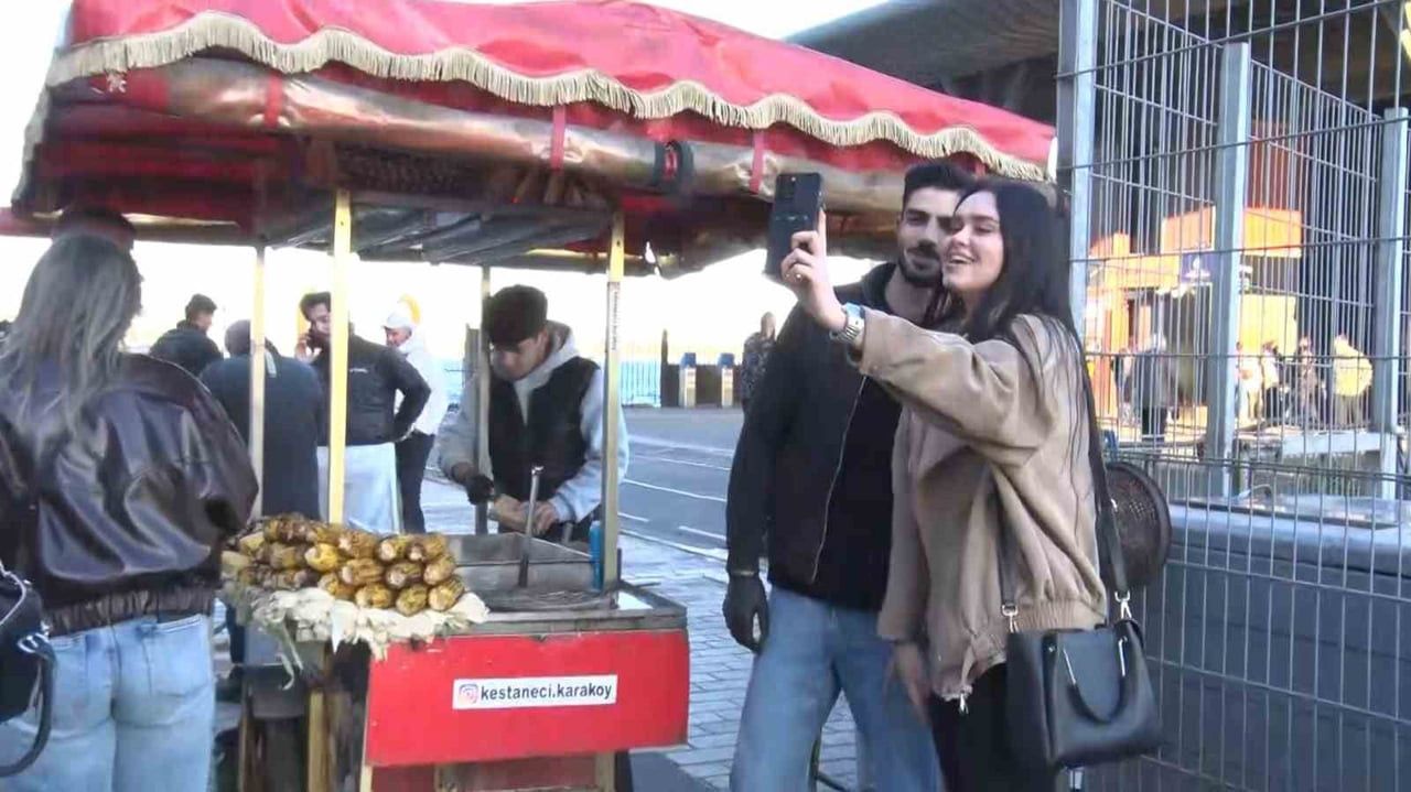 SOSYAL MEDYADA YABANCI TURİSTLERİN İLGİ ODAĞI OLAN KESTANECİ ALPER TEMEL "AMACIM İSTANBUL’UN...