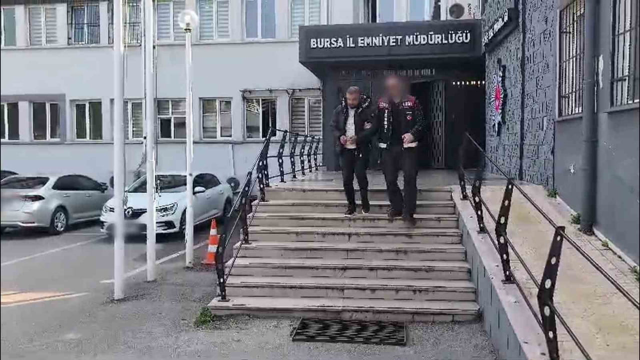 SOSYAL MEDYADAN YARDIM TOPLAYIP, YARDIM PARALARINI AKLAYAN SOSYAL MEDYA FENOMENİ TUTUKLANDI