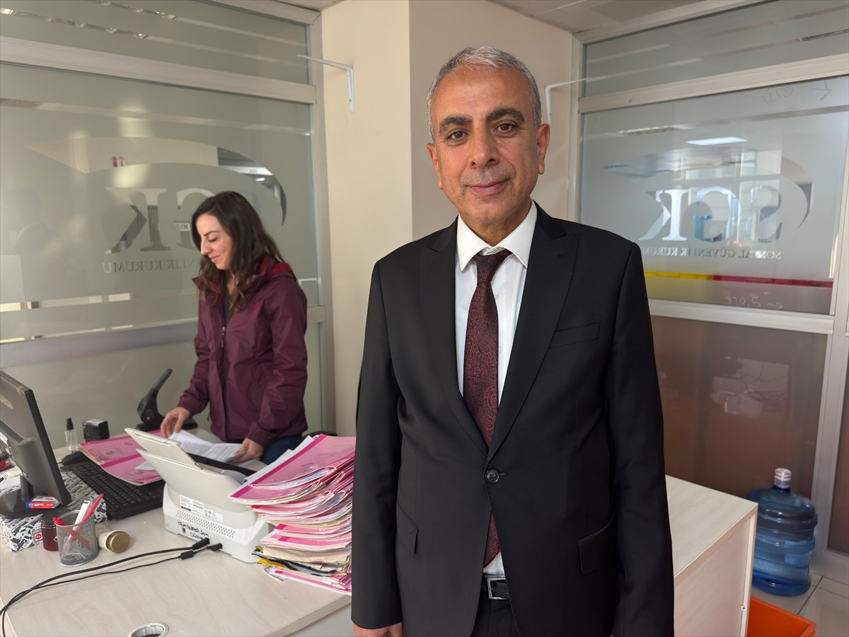 Sosyal Sigortalar Kurumu (SGK) İzmir İl Müdürlüğü, daha hızlı ve kaliteli hizmet vermek amacıyla...