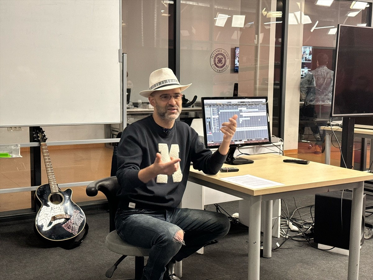 Söz yazarı ve besteci Murat Evgin, "5. Haliç Goldenhorn Uluslararası Film Festivali"ne konuk oldu....