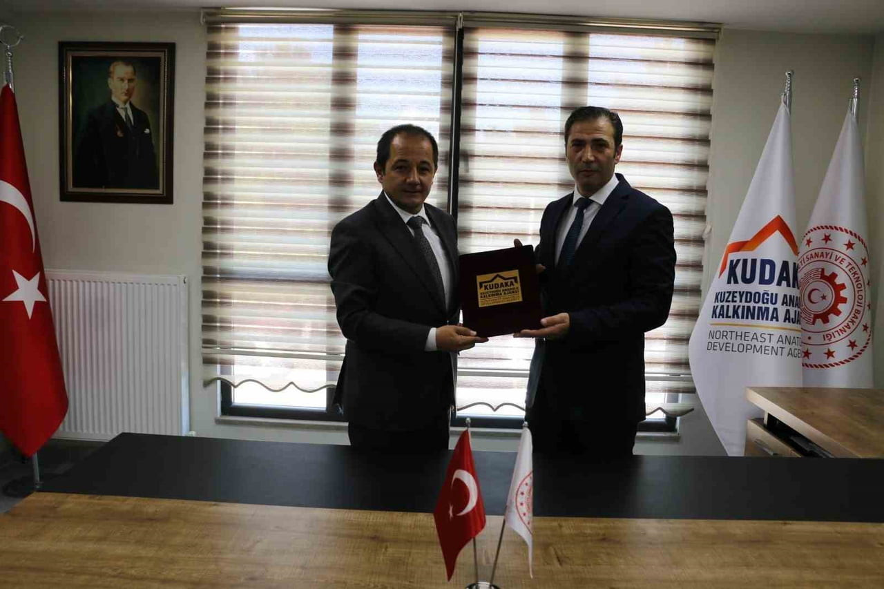 SÖZLEŞME, KUDAKA GENEL SEKRETERİ OKTAY GÜVEN İLE ERZİNCAN TARIM VE ORMAN İL MÜDÜRÜ ALPER KOÇAKER...
