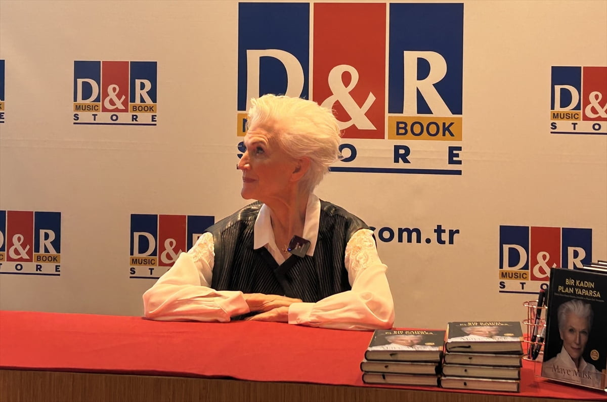 SpaceX, Tesla, Starlink ve X'in sahibi iş insanı Elon Musk'ın annesi, model ve diyetisyen Dr. Maye...