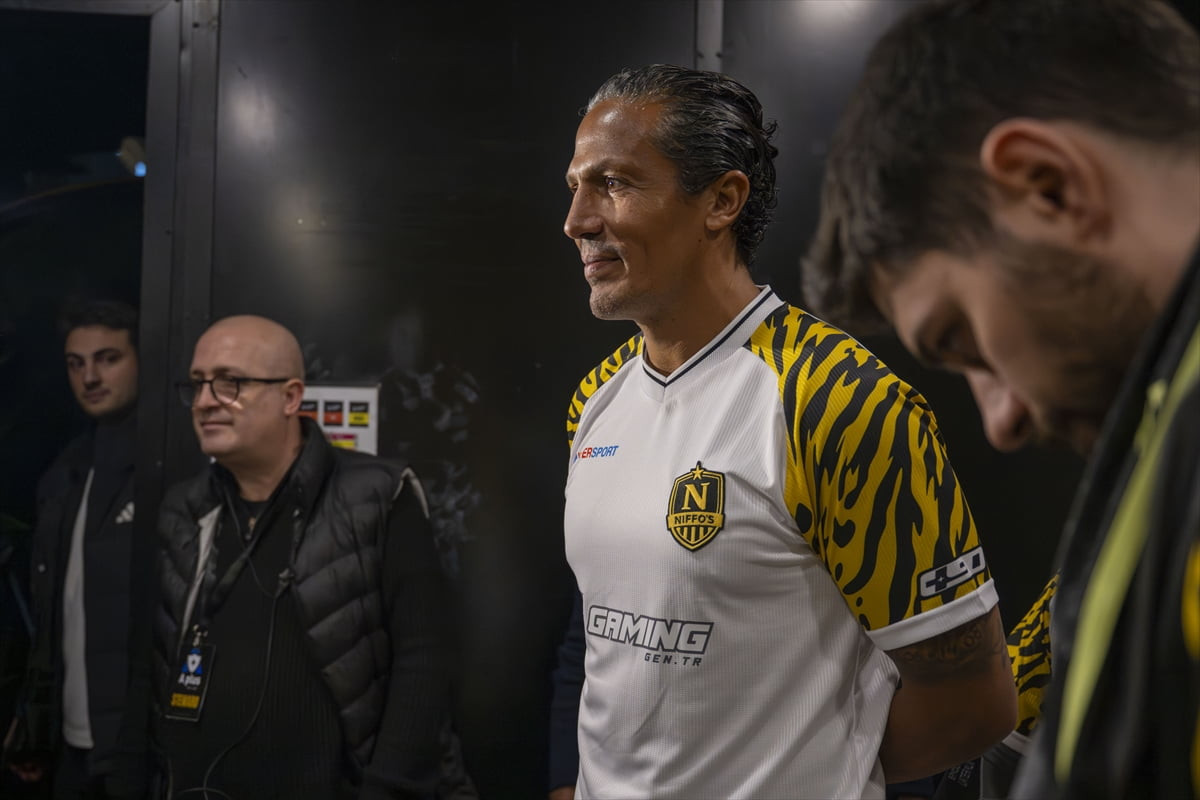 Spor ve sanat dünyasından isimleri yeşil sahada buluşturan Golazo Cup Türkiye, İstanbul'da...