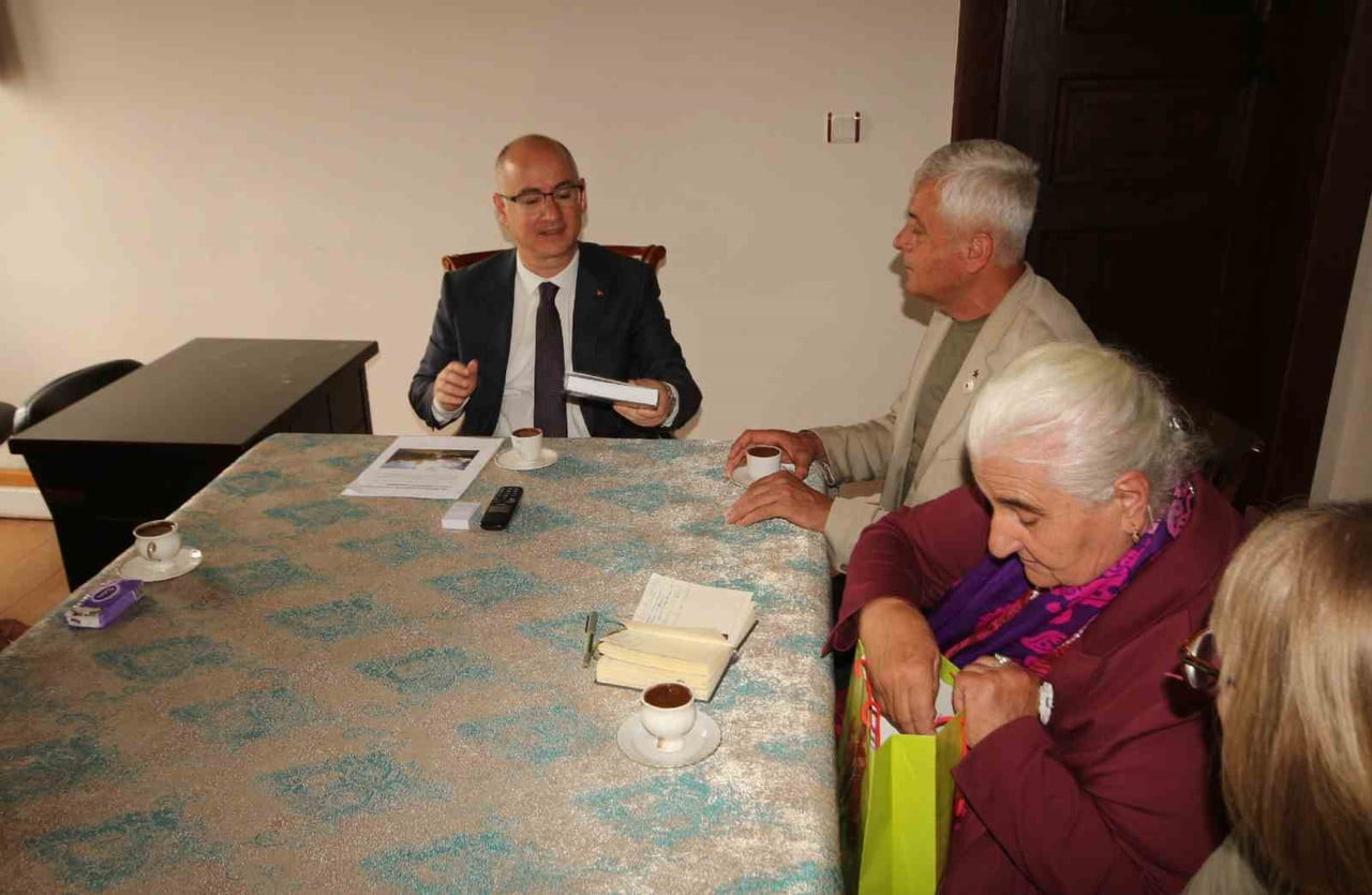SREBRENİTSA ANNELERİ’NDEN AYVALIK KAYMAKAMLIĞI’NA ZİYARET