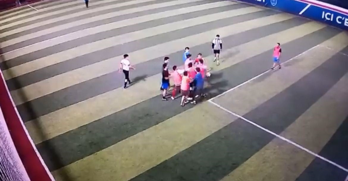 STRES ATMAK İÇİN GİTTİKLERİ HALISAHA MAÇINDA YUMRUKLAR KONUŞTU