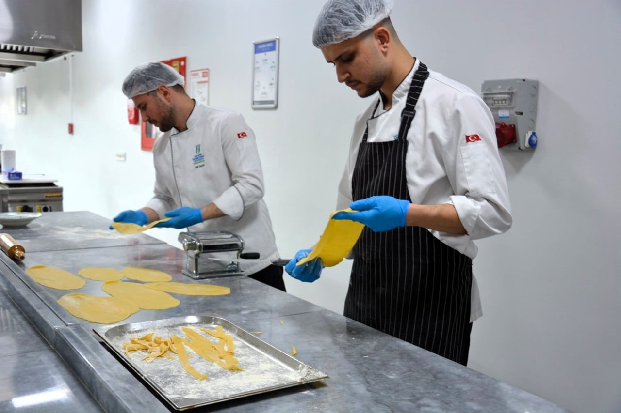 SUBÜ TURİZM FAKÜLTESİ GASTRONOMİ VE MUTFAK SANATLARI BÖLÜMÜ’NÜN DÜZENLEDİĞİ 4’ÜNCÜ GASTRONOMİ...