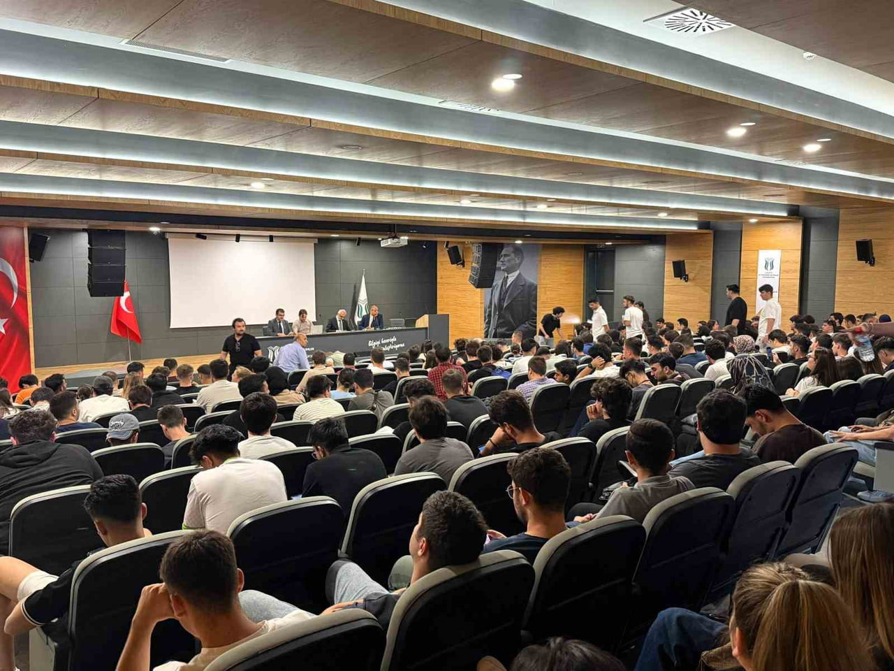 SUBÜ'NÜN ÖĞRENCİ ODAKLI EĞİTİM VİZYONU KAPSAMINDA DÜZENLEDİĞİ İSTİŞARE TOPLANTILARINA BİLİŞİM...