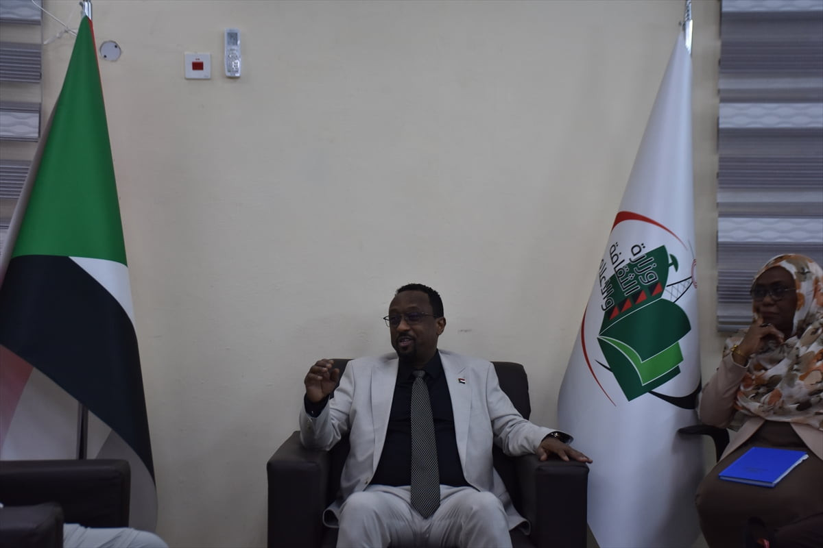 Sudan Kültür ve İletişim Bakanı Halid el-Aysir, ülkesini ziyaret eden Türk basın mensuplarını...