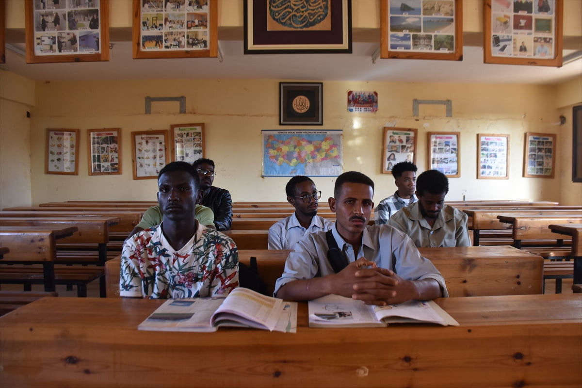 Sudan’da ordu ile Hızlı Destek Kuvvetleri (HDK) arasındaki çatışmalardan etkilenen Türkçe...